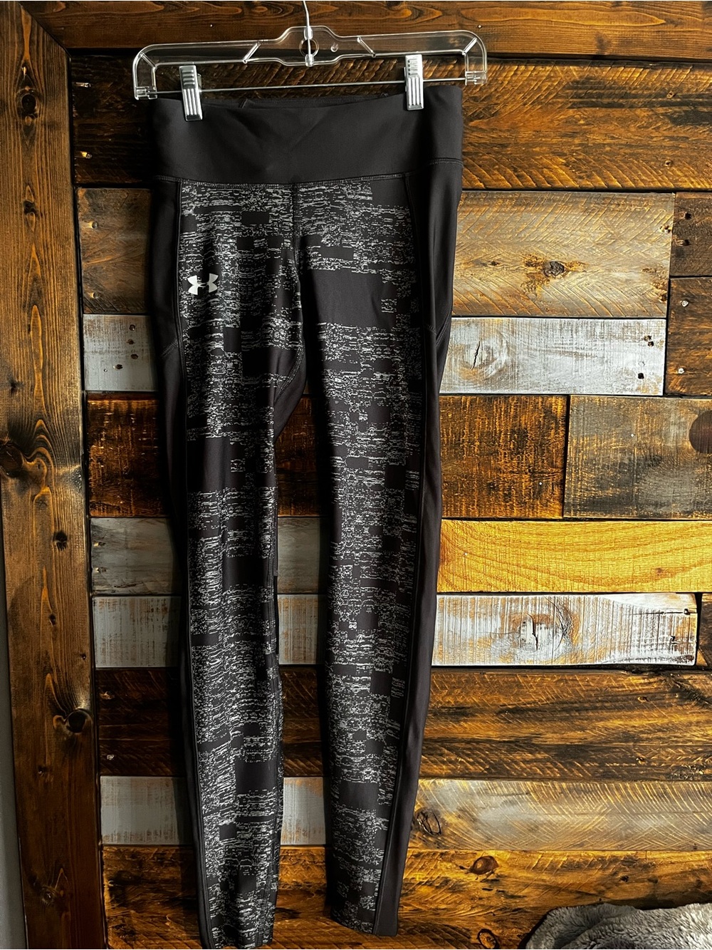 Under Armour Black Leggings, athletic, reflective runners, slim fit, small